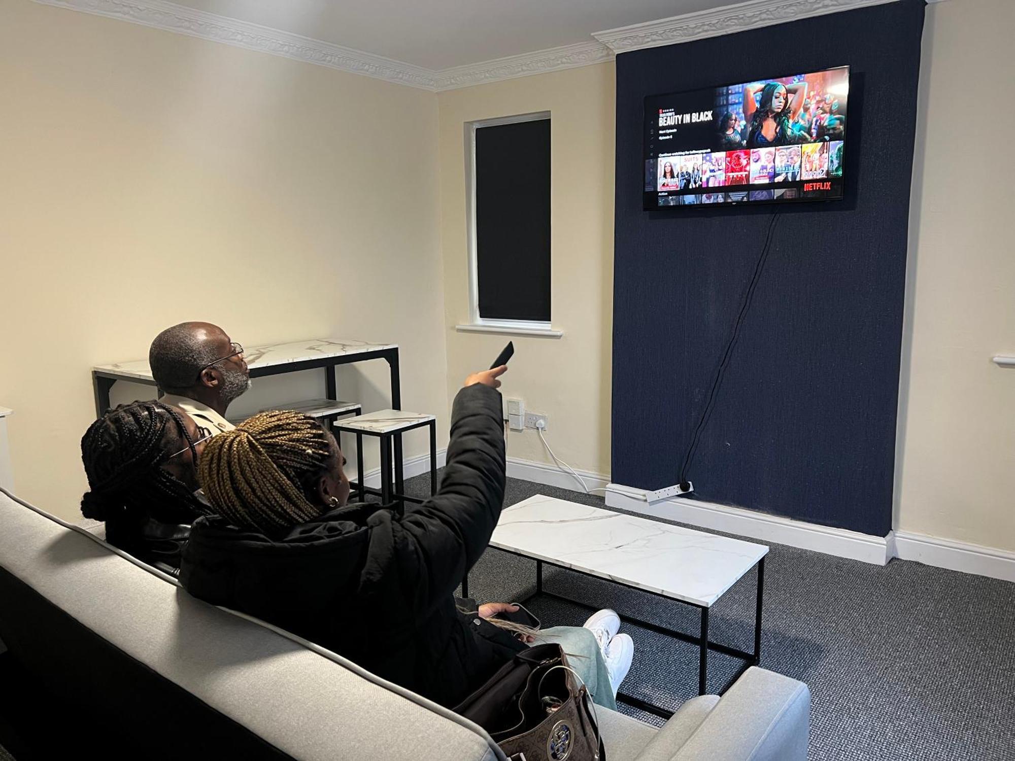 Lausory King Bed Living Your Luxe Home Away Nottingham Buitenkant foto