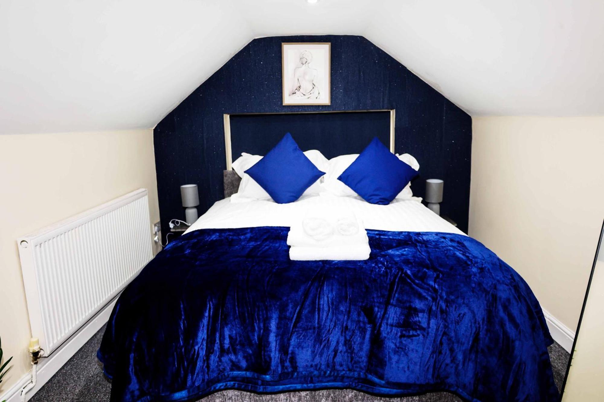 Lausory King Bed Living Your Luxe Home Away Nottingham Buitenkant foto