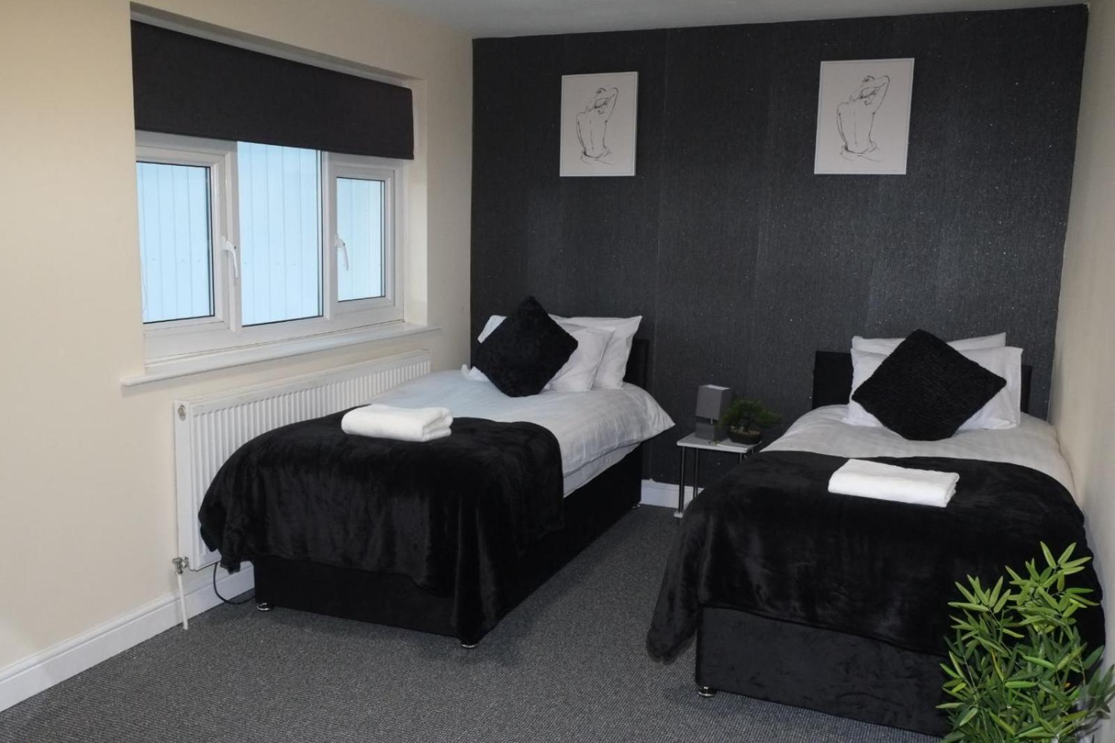 Lausory King Bed Living Your Luxe Home Away Nottingham Buitenkant foto